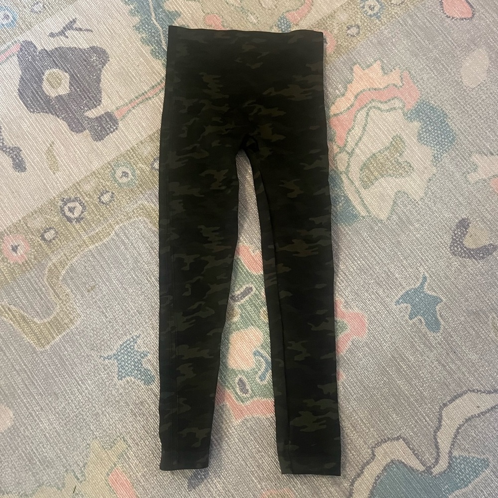 Spanx seamless camo green legging